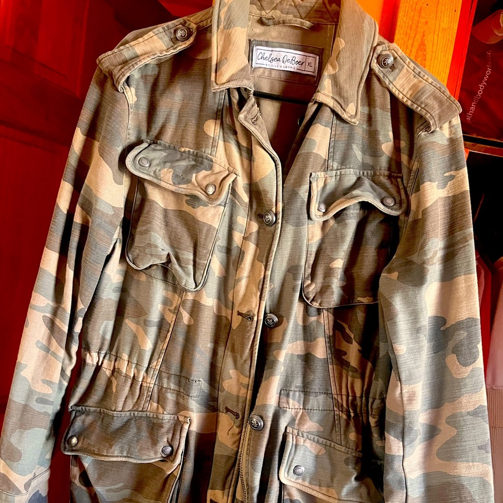 Chelsea Deboer by Lily & Lottie camouflage jacket